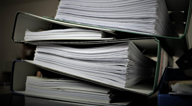 Dispensa de documentos e comunicação mais direta diminuem peso da burocracia para o cidadão Dispensa de documentos e comunicação mais direta diminuem peso da burocracia para o cidadão