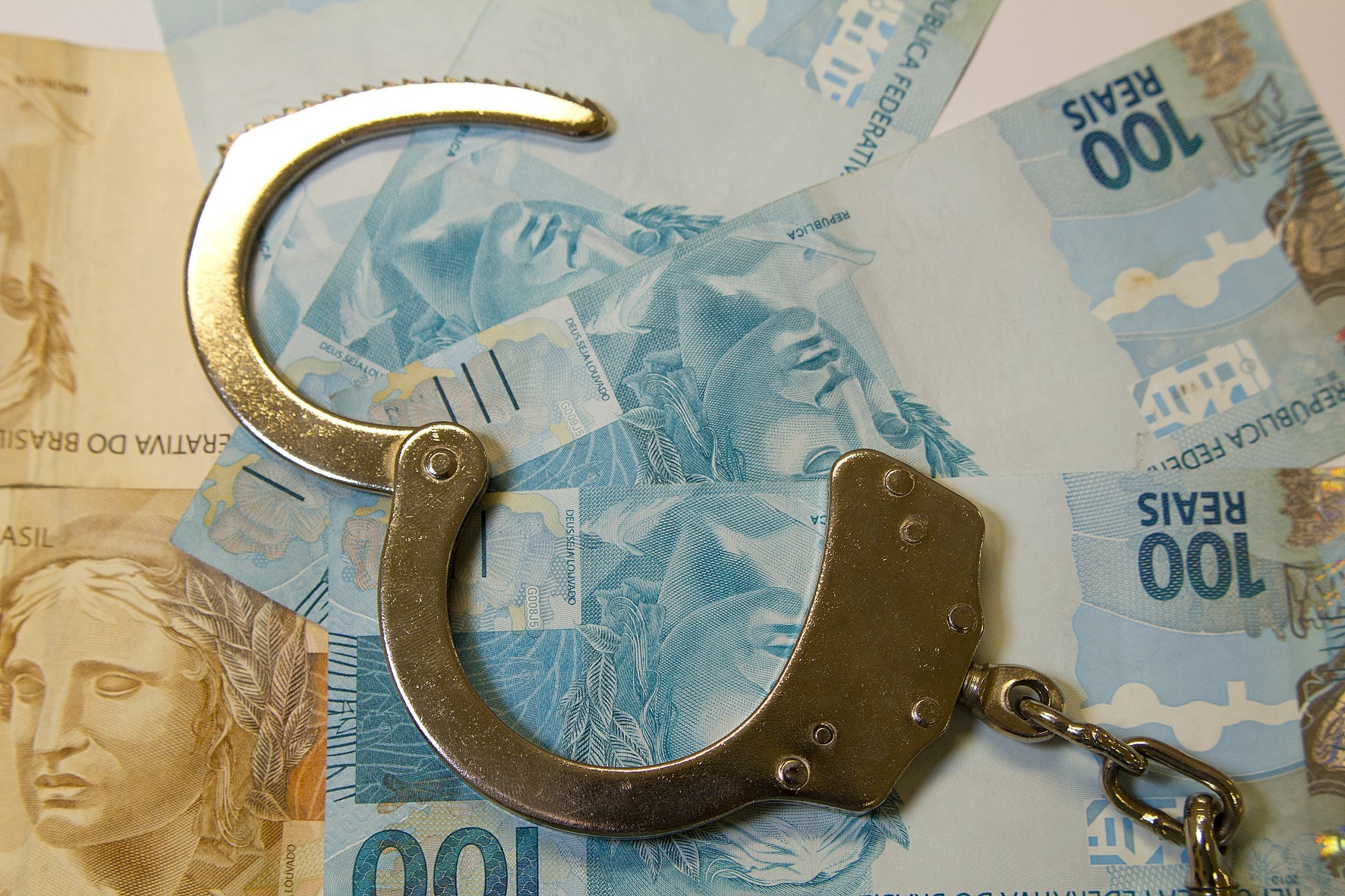 Compartilhamento de dados para o combate à corrupção e à lavagem de dinheiro Compartilhamento de dados para o combate à corrupção e à lavagem de dinheiro